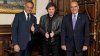 Daniel Scioli con Javier Milei y su excompañero de andanzas bonaerenses Guillermo Francos.