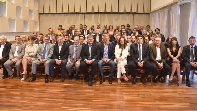 ziliotto presento su gabinete de transicion en la pampa