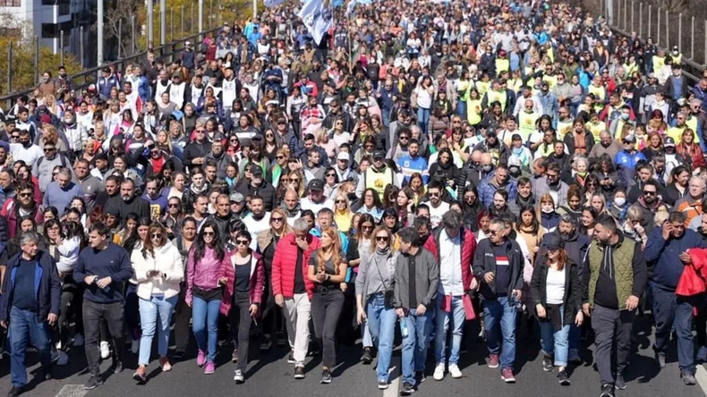 Los intendentes del conurbano ponen todo el aparato para la marcha del 24E