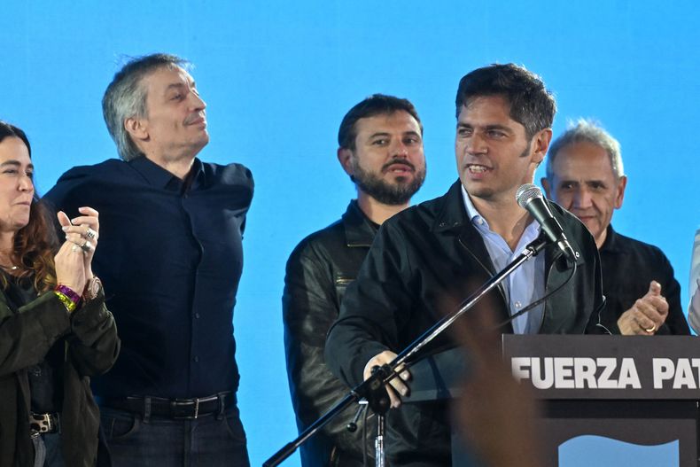 Máximo Kirchner y Axel Kicillof: máxima tensión en el escenario de la derrota.