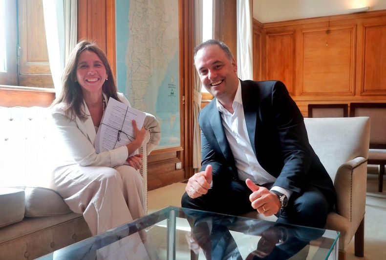 Pilar Ramírez y Manuel Adorni. 