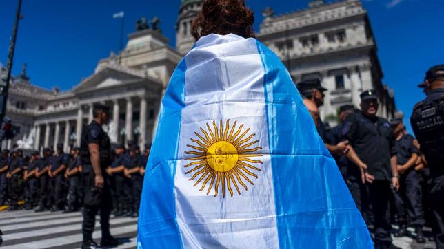 Javier Milei, Toto Caputo y un ajuste que amenaza con un shutdown