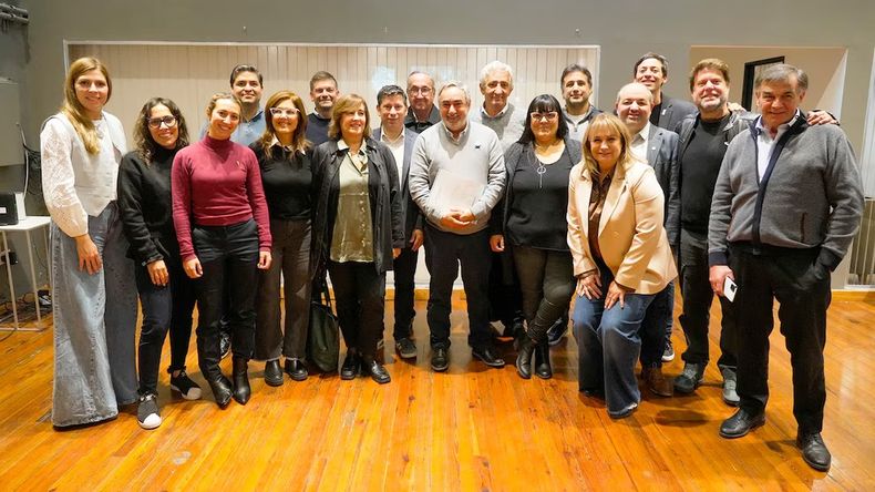 La UCR bonaerense firmó con Schiaretti y Manes La UCR bonaerense firmó con Schiaretti y Manes