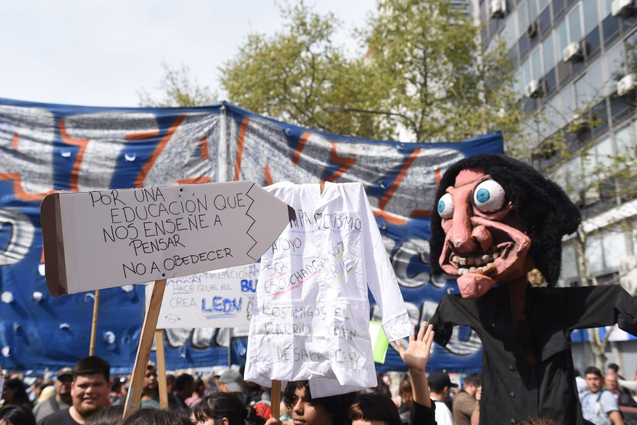 Marcha en apoyo a las universidades y el Garrahan.