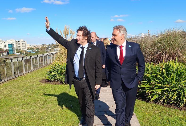 Martín Llaryora evitó las críticas de Javier Milei y evalúa el escenario abierto tras el 25M.