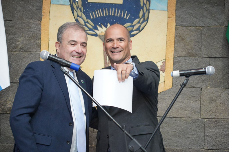 Juan Martín tiene su primera crisis interna con la fuga de tres legisladores díscolos. Juan Martín tiene su primera crisis interna con la fuga de tres legisladores díscolos.