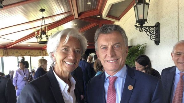en medio de las protestas, lagarde llega al pais y se reunira con macri en medio de las protestas, lagarde llega al pais y se reunira con macri