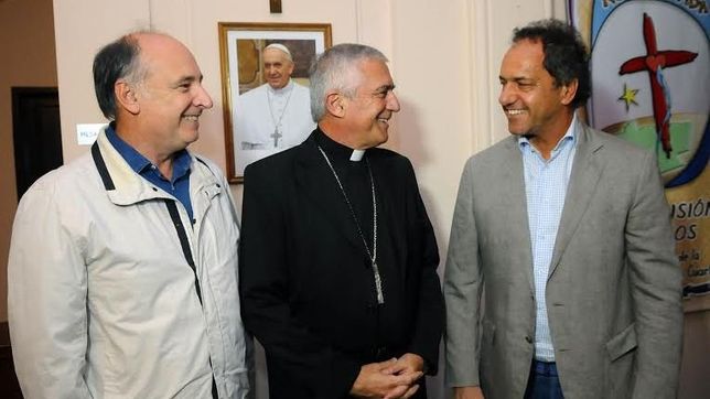 con un discurso pacifico, scioli fue hasta cordoba para apoyar a su candidato