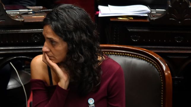 La votación de los proyectos para llevar al banquillo a Adorni fue pedida por Paula Penacca, de Unión por la Patria.