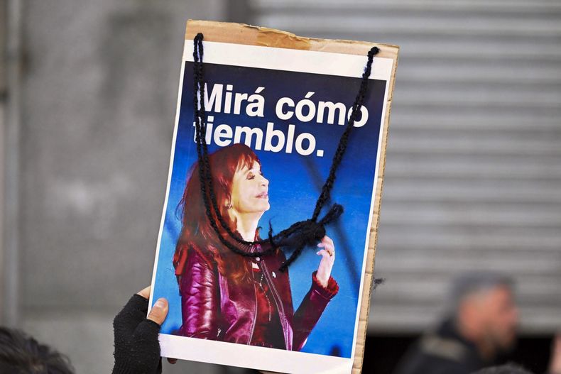 El mensaje de CFK a la Corte, hecho pancarta.