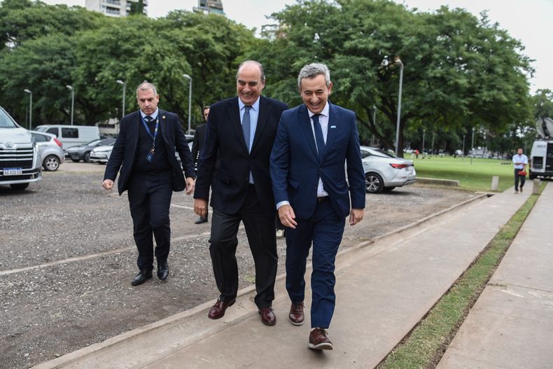 El ministro del Interior, Guillermo Francos, junto al intendente de Rosario, Pablo Javkin, en el último encuentro con la Red Federal de Intendentes. 