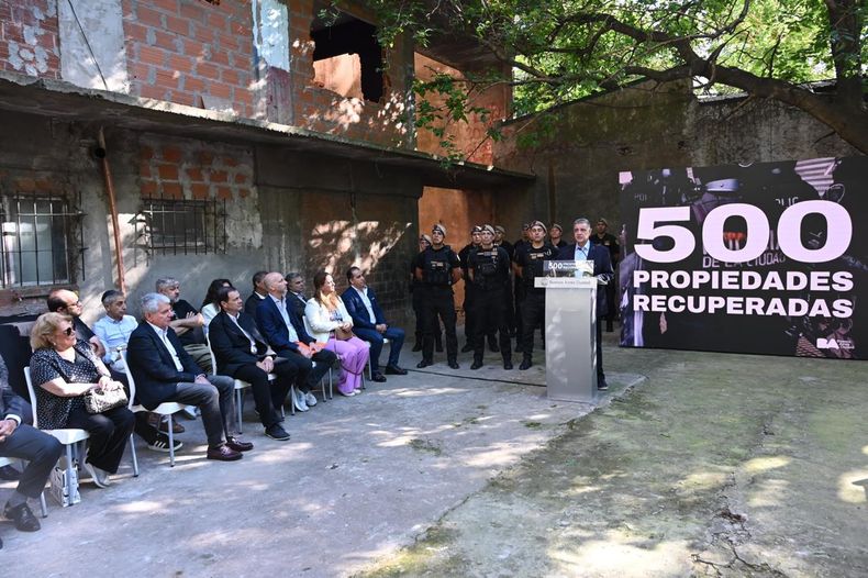 El Jefe de Gobierno, Jorge Macri, en Belgrano, en la propiedad desalojada y recuperada N° 500. Foto: GCBA.