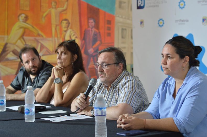 Teresa García y Máximo Rodríguez, los interventores del PJ de Corrientes junto a Ana Almirón y José Ottavis, referentes del armado en la provincia. 