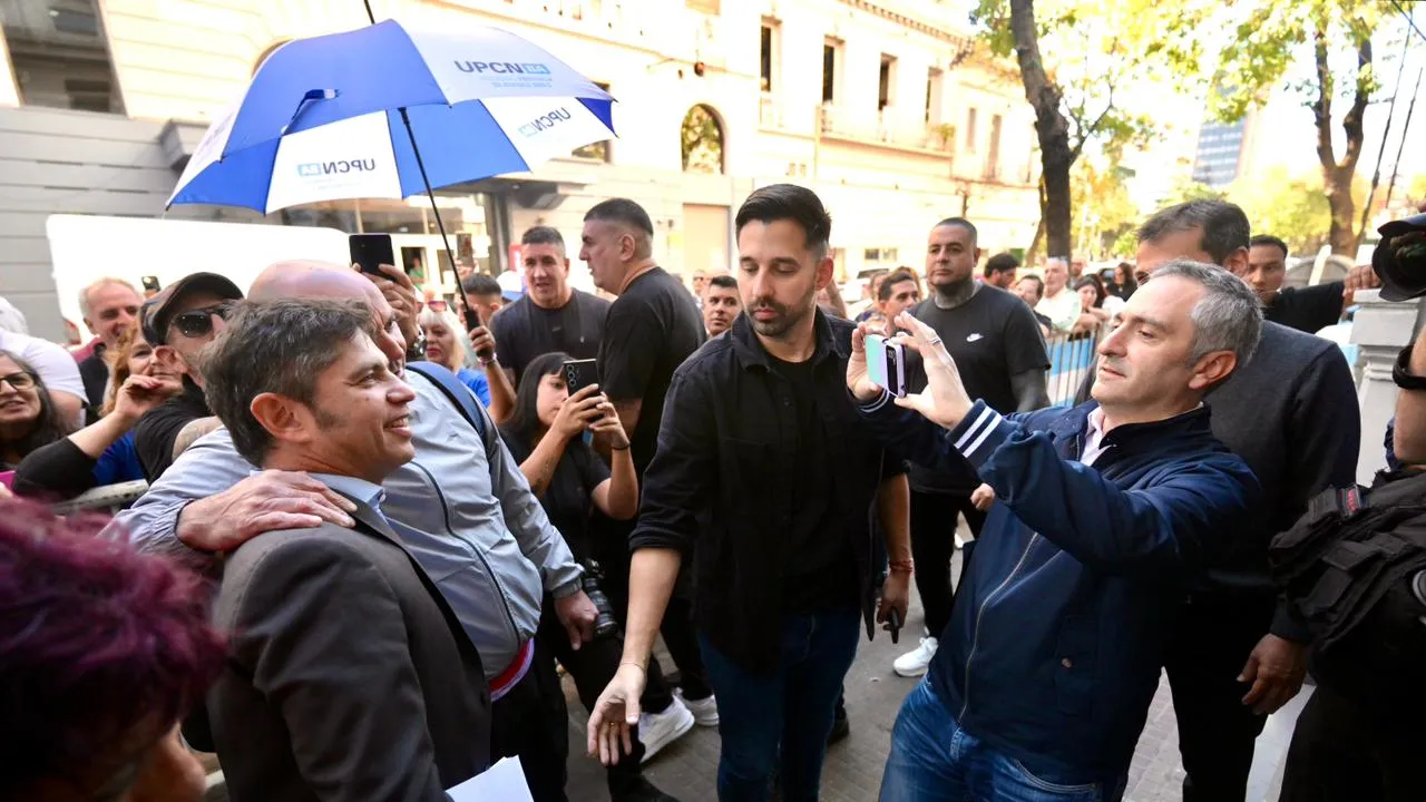 Axel Kicillof al llegar a la reunión del Consejo del PJ bonaerense