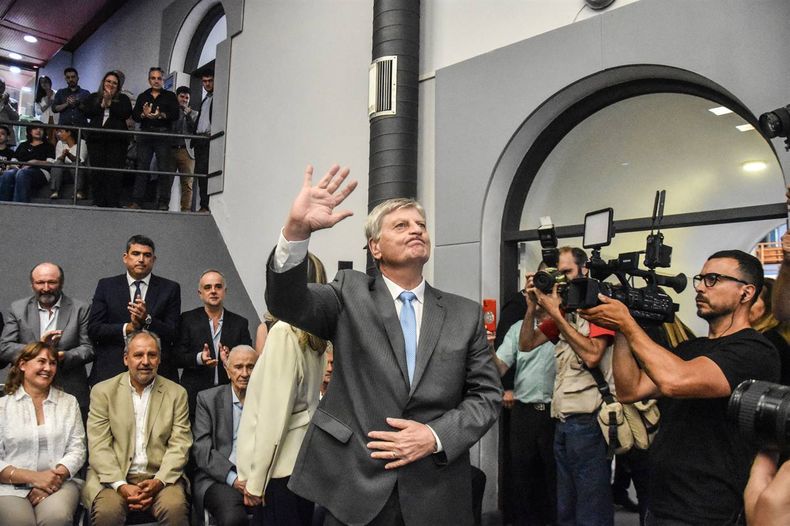 El gobernador de La Pampa Sergio Ziliotto celebró la decisióin legislativa, que se hizo esperar: se ampía el presupuesto y hay plata para la emergencia alimentaria. Foto: www.radiokermes.com