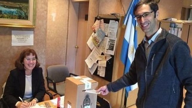 la justicia electoral habilito el voto en el extranjero por correo postal