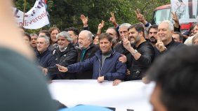 Axel Kicillof y su equipo de gobierno en la marcha de la CGT. Foto: Pilar Camacho.