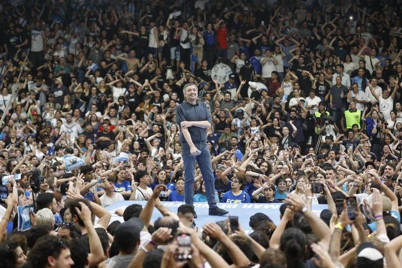 Máximo Kirchner en La Plata - Atenas