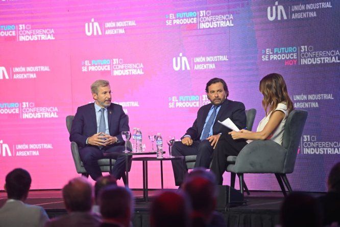 Los gobernadores de Entre Ríos, Rogelio Frigerio; y de Salta, Gustavo Saenz, pidieron por la reforma impositiva y laboral en la 31 conferencia de la UIA.