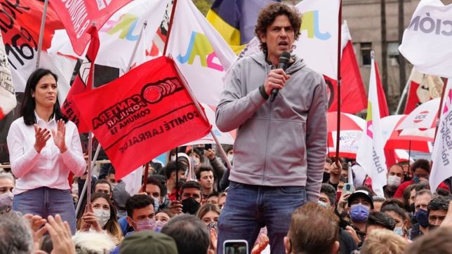 lousteau resiste con sus 12 apostoles y se pinta la cara para 2023