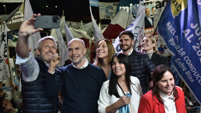 Larreta con Frigerio y su vice en Paraná acompañados por la fórmula para la gobernación de Santa Fe y María Eugenia Vidal.