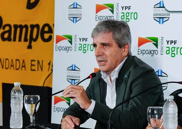 Toto Caputo confirmó la suba de las retenciones