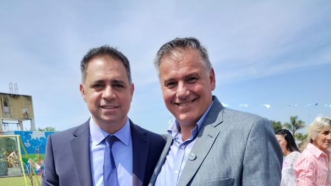 Mauricio Davico, intendente de Gualeguaychú, junto a Nahuel Otero, presidente de la Cooperativa Eléctrica de Gualeguaychú, Entre Ríos.