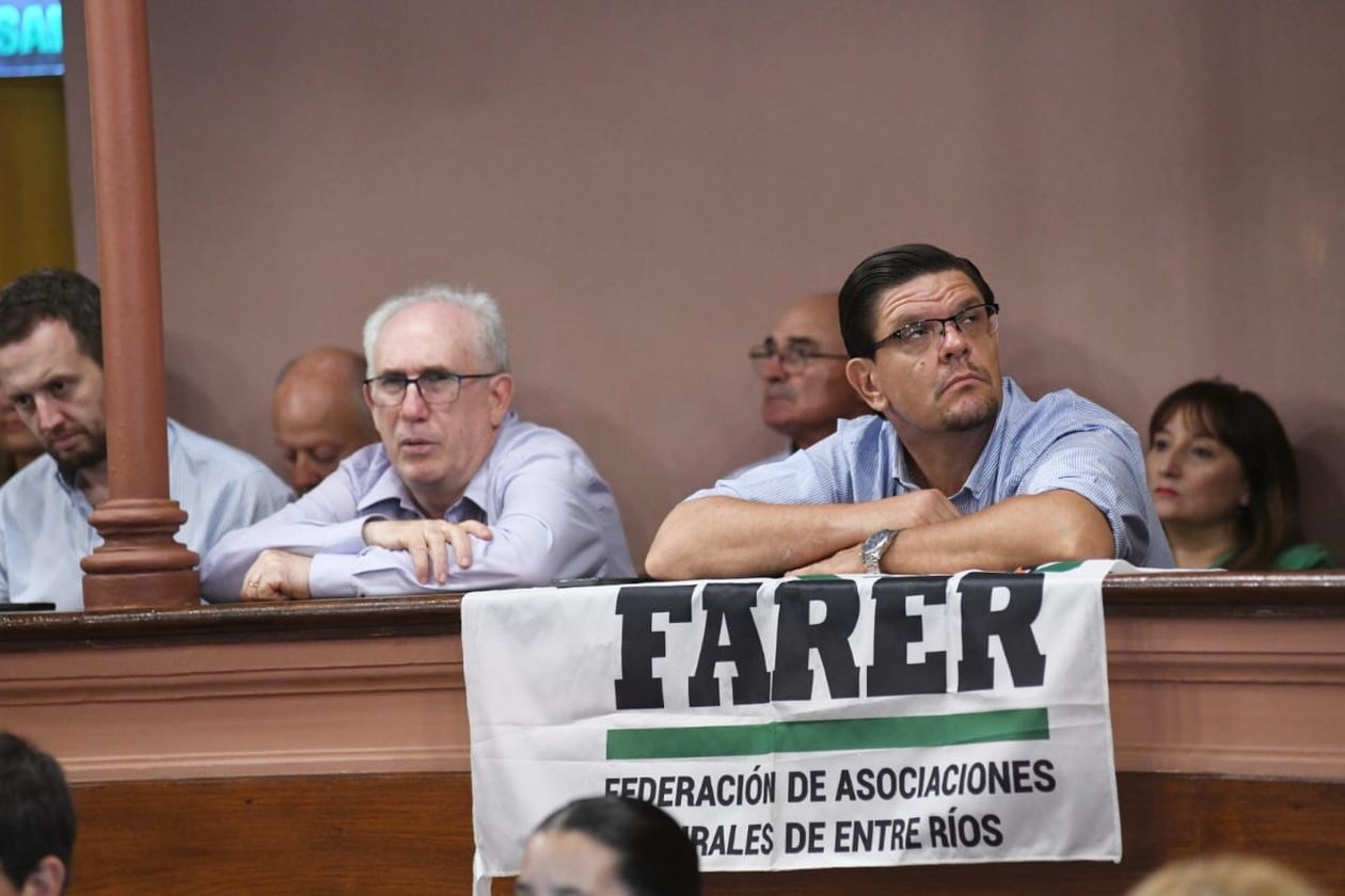 Dirigentes del agro de Entre Ríos siguiendo de cerca el debate del proyecto de ley de fitosanitarios.