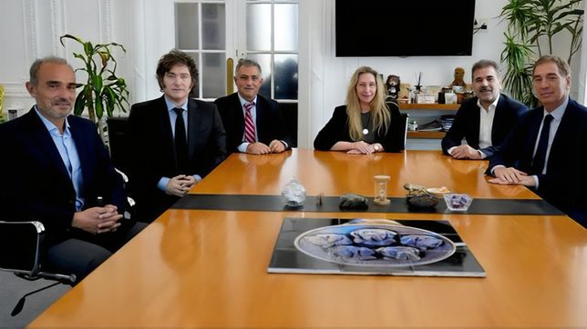 Javier Milei y Karina Milei recibieron a Diego Santilli y a Cristian Ritondo en la Casa Rosada.
