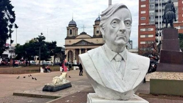 moron: tagliaferro primerea a macri y avanza con la remocion de simbolos kirchneristas