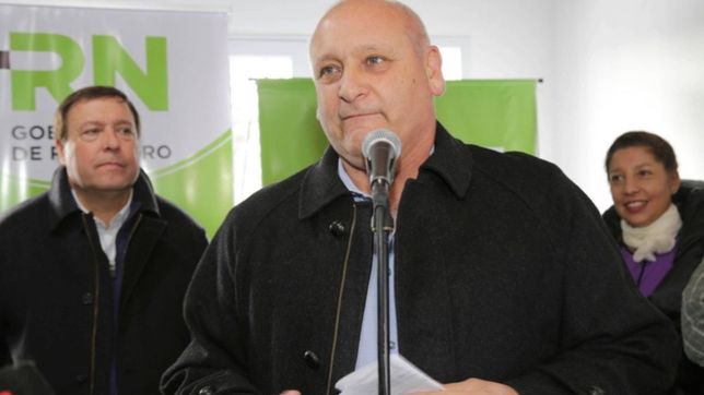 weretilneck le da la espalda a pesatti y apuntala a su ministro de salud