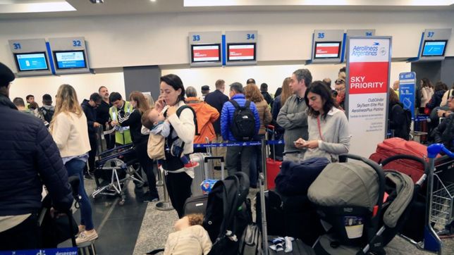 por otra medida gremial, hubo vuelos cancelados y demorados en aeroparque
