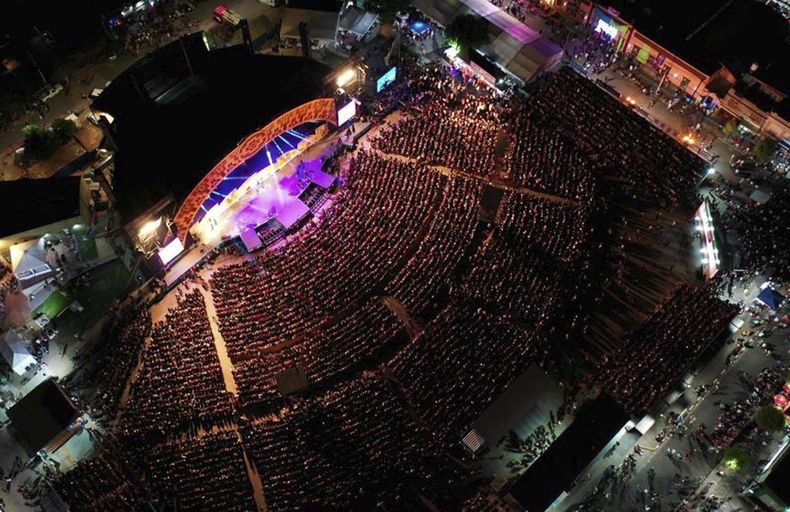Los gobernadores podrían usar la Plaza Próspero Molina, en Cosquín, como escenario político