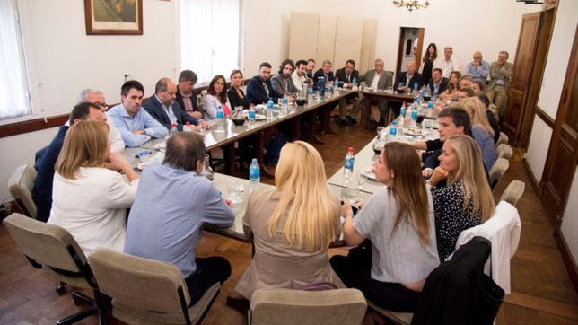 senado ba: cambiemos no mueve a sujefe de bloque y el fpv dialoga por la unidad