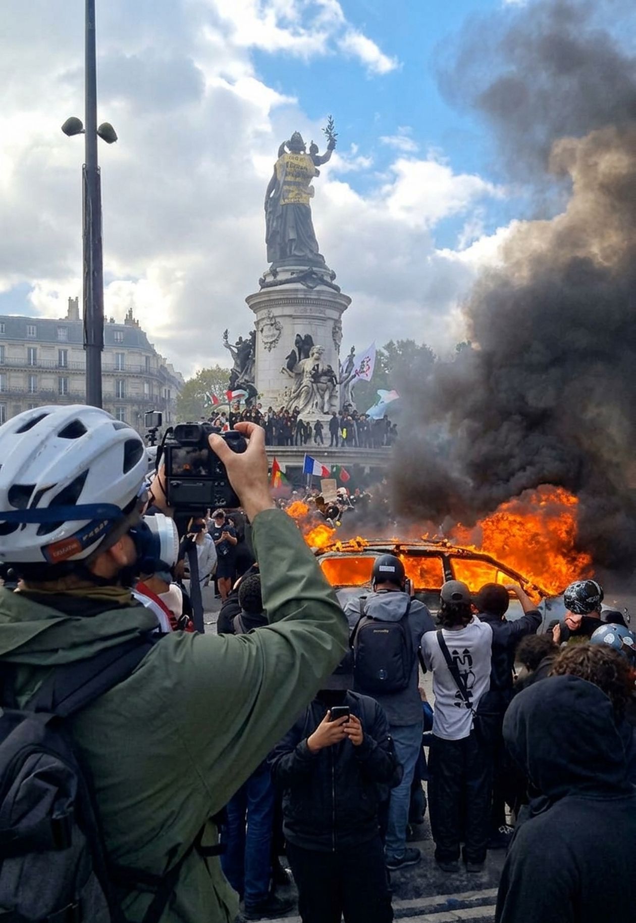 La Place de la Republique de París fue es epicentro de graves hechos de violencia y represión.