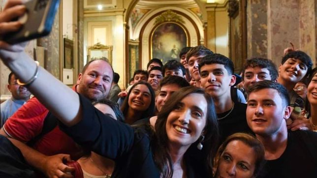 Victoria Villarruel con sus villarruelines.&nbsp;