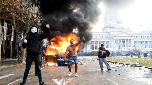 Incidentes en las inmediaciones del Congreso durante el tratamiento de la ley ómnibus