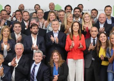 Macri mueve a sus bomberos para apagar el Plan V
