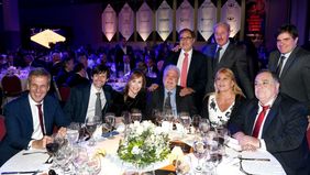 Presencia albertista y agradecimiento al macrismo en retirada en la AMIA