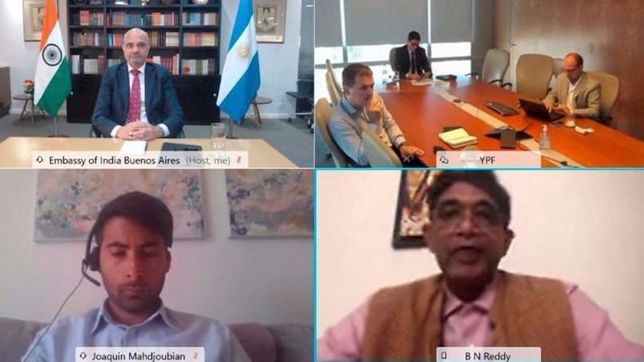 el ceo de ypf se reunio con el director del gigante estatal petrolero de la india