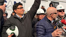 La plata de la Casa Rosada empuja las represas en Santa Cruz y descomprime el frente sindical de Claudio Vidal
