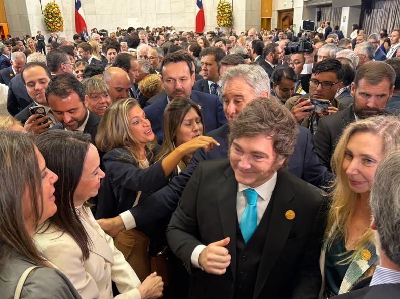 Javier Milei, estrella de la regional ultra que reunió José Antonio Kast en su acto de asunción.