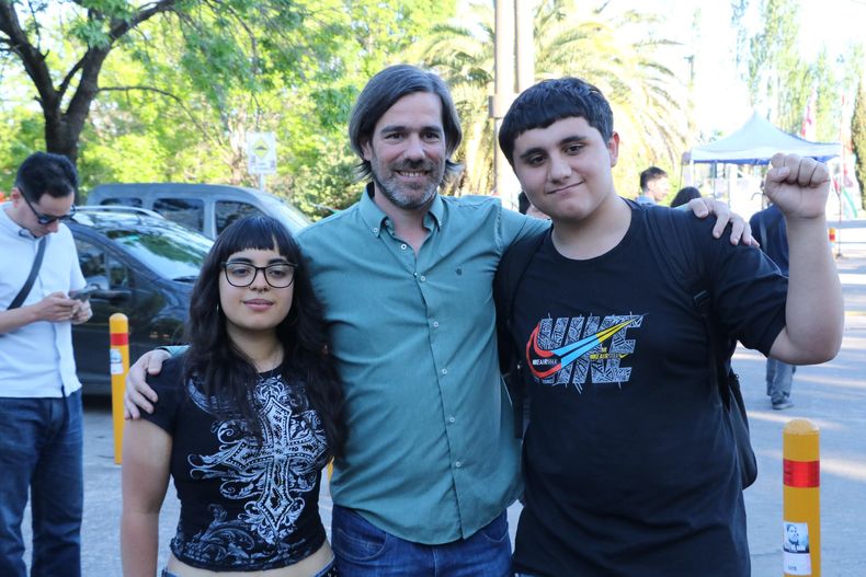 Nicolás del Caño de campaña en Lomas de Zamora&nbsp;