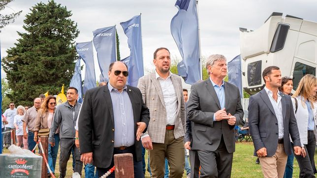 En el predio de La Rural de La Pampa, el presidente de la Agrícola, Ignacio de la Iglesia, junto al intendente capitalino Luciano di Nápoli y el gobernador Sergio Ziliotto.