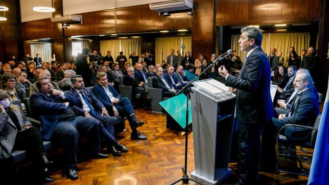 en busqueda de divisas, el gobierno anunciara un nuevo dolar soja