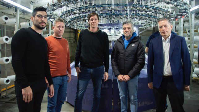 Moyano, Martelli, Zabaleta y Gray en la fábrica textil Galfione.