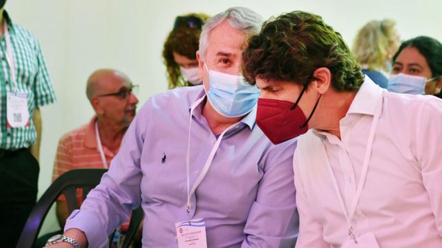 la ucr discute el documento de la convencion en una cena a pura rosca