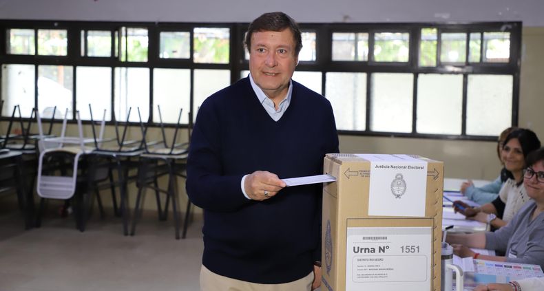Alberto Weretilneck votó esta mañana en Cipolletti.