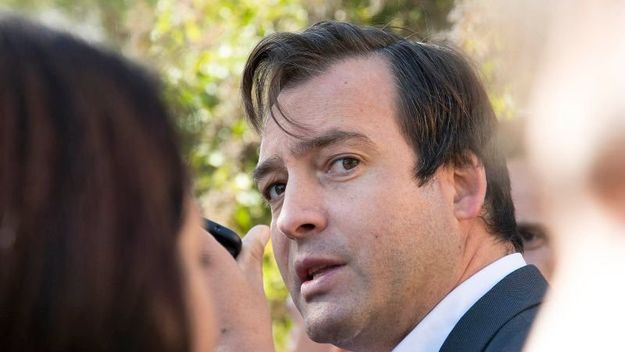 Un pejotista K con la cara pintada reemplaza a la agobiada Losardo