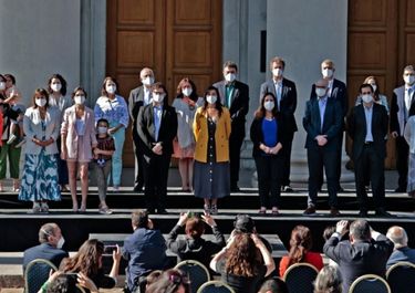 Con mayoría de mujeres, Boric anunció su gabinete en Chile